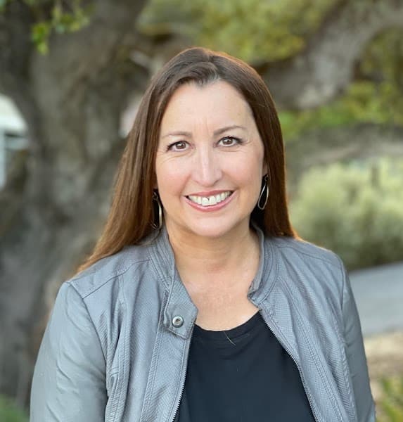 Elisa Martínez, LMFT - Online Anxiety, Self-Esteem & Trauma Therapy