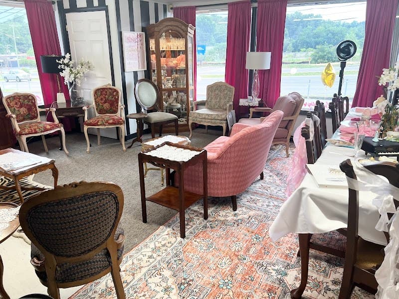 Ooh La La Painting Studio & Tea Room