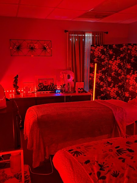 Kneading Knots Of Relaxation Massage Spa